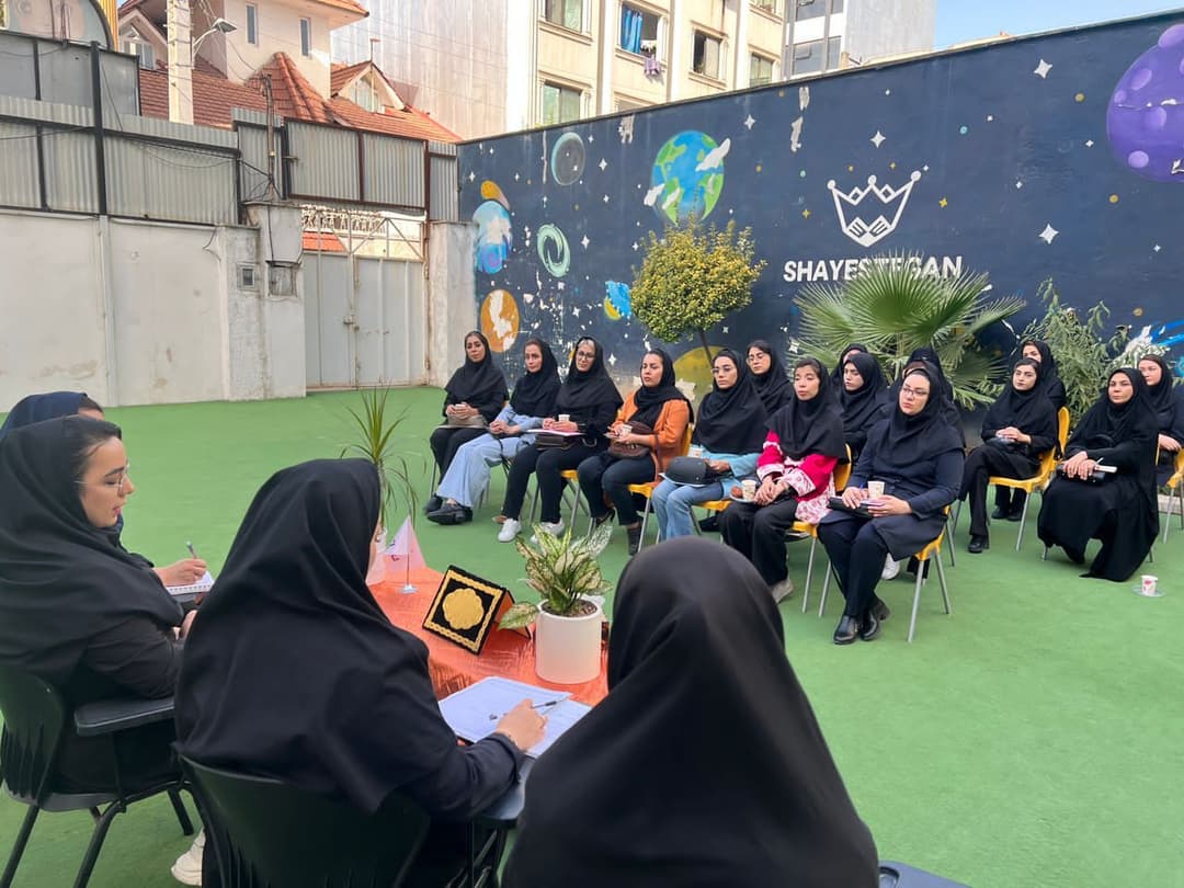 اولین جلسه شورای دبیران