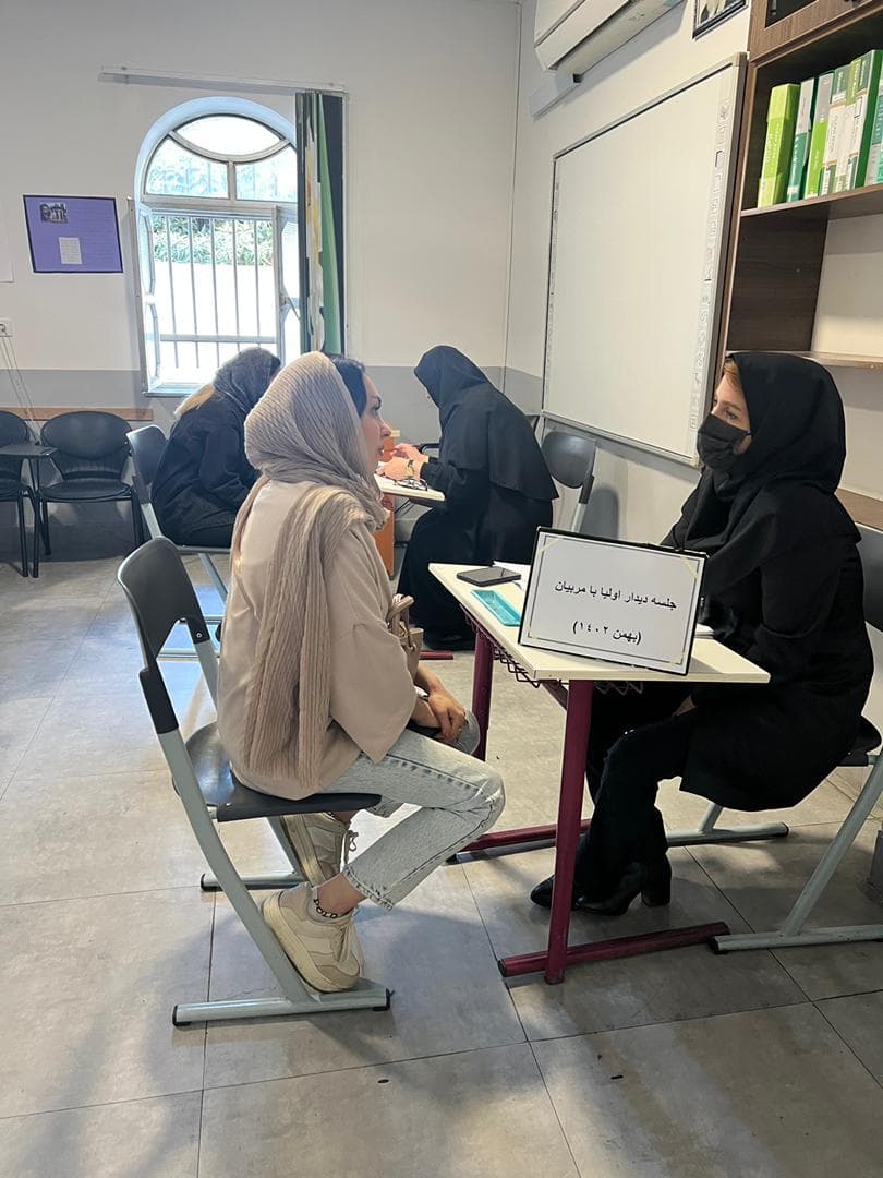جلسه دیدار اولیا با دبیران 