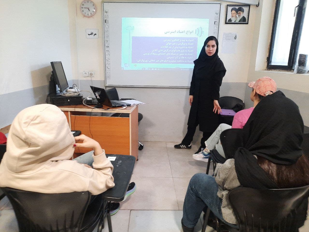 کلاس سفالگری و نقاشی روی سفال