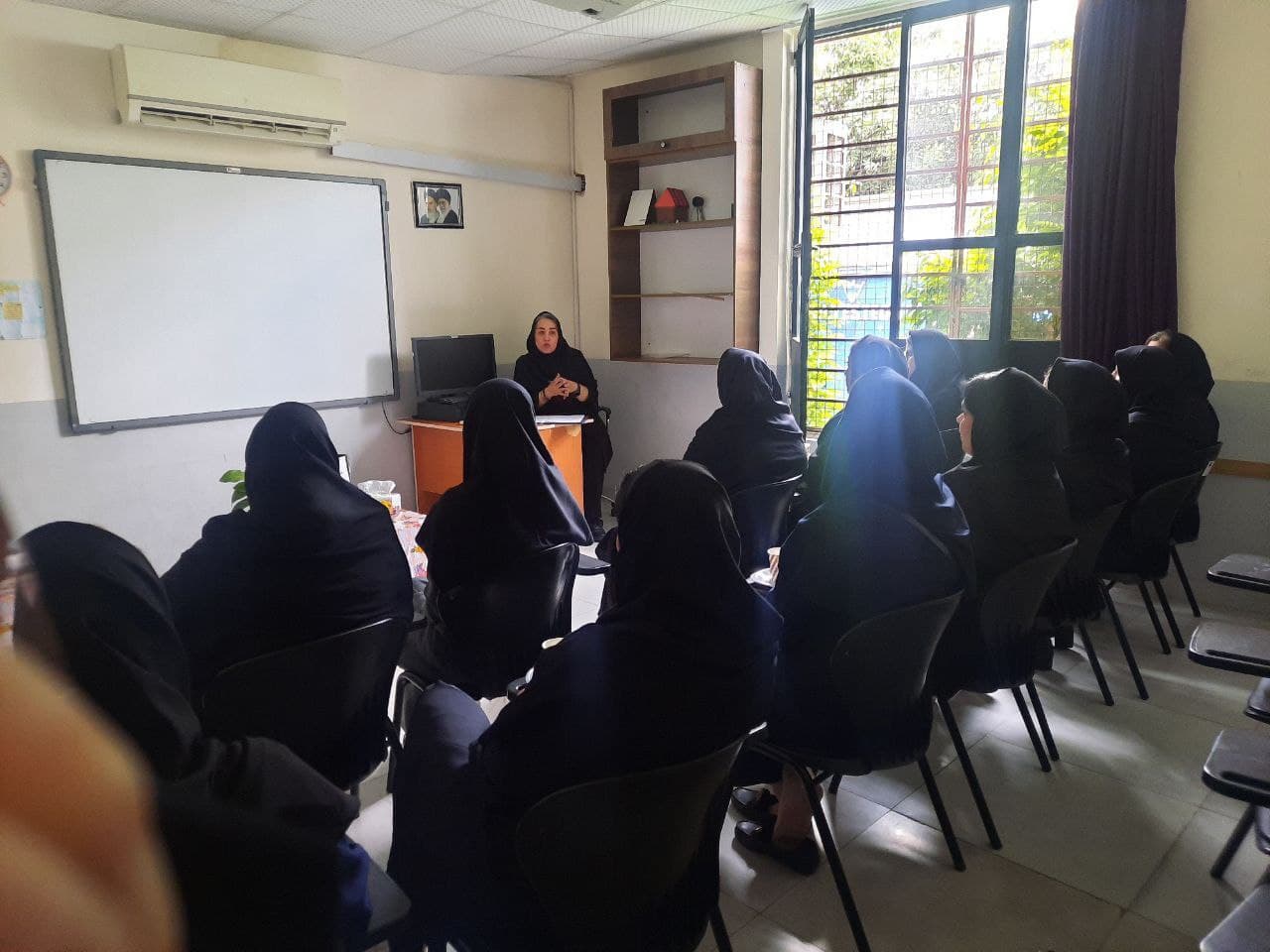 جلسات هم اندیشی آموزشی و ارتقا کیفیت یاددهی و یادگیری دبیران