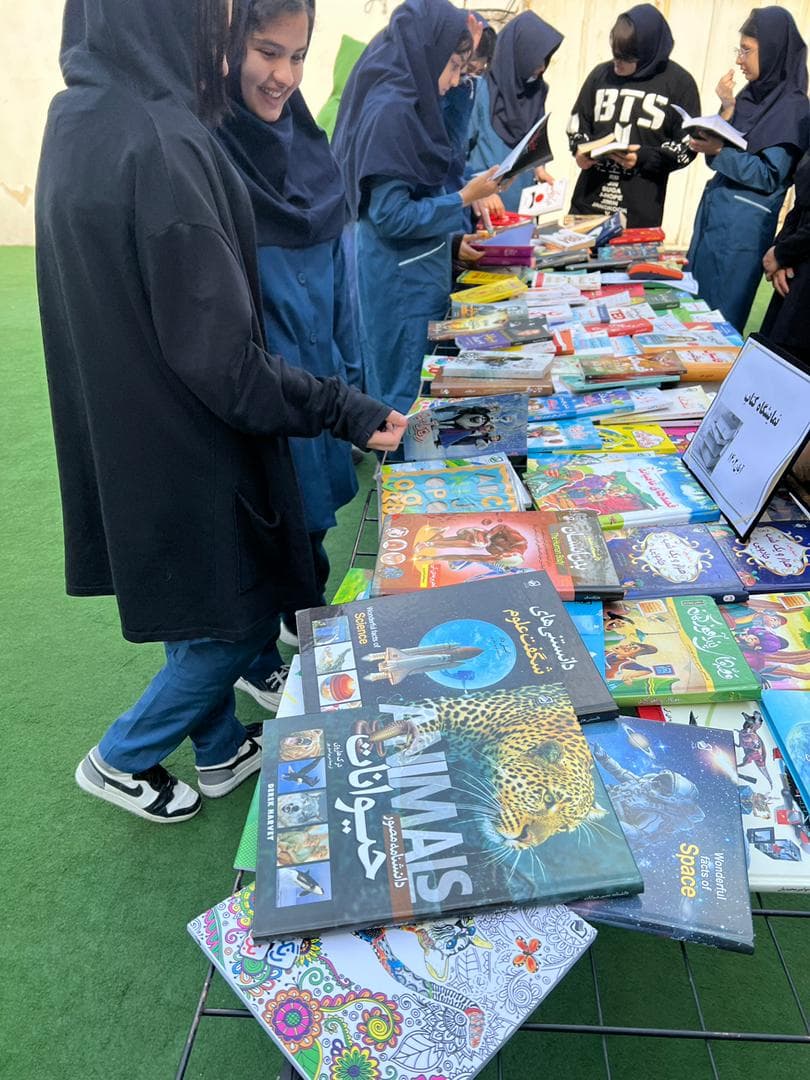 نمایشگاه کتاب بمناسبت هفته کتاب و کتابخوانی